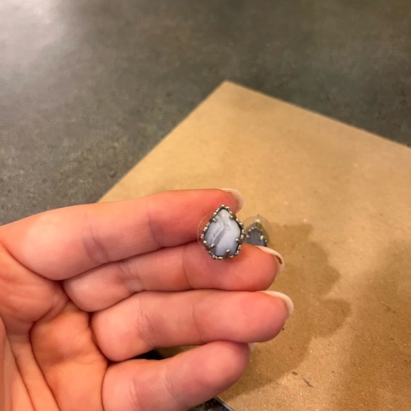 Kendra Scott Stud Earrings - Picture 2 of 2